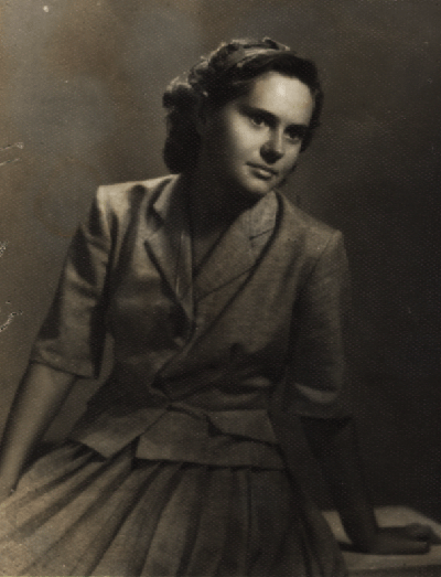 Alena Fazinić kao maturantica; snimljeno u Zagrebu 1949.