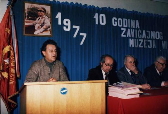 Franjo Horvatić za govornicom na obilježavanju 10. godišnjice Zavičajnog muzeja Virje; snimljeno 1987., snimio Foto-Marijan, Virje