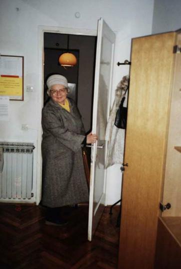 Marijana Schneider na snimljena odlasku iz MDC-a; snimljeno 19. veljače 2003., snimila Jozefina Dautbegović